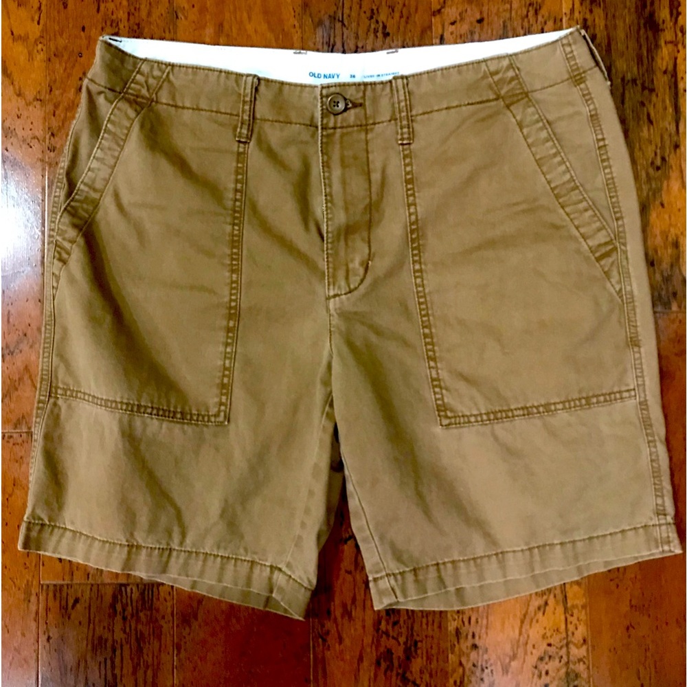 Old Navy straight lived-in khaki shorts